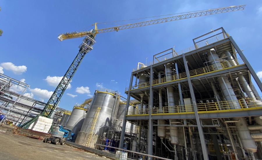 Engenheiro em planta industrial